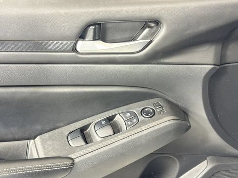 Used 2024 Nissan Altima 2.5 SV FWD image 13