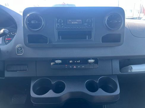 Used 2023 Mercedes-Benz Sprinter 1500 image 18