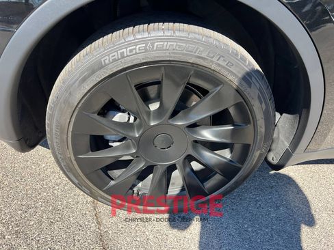 Used 2022 Tesla Model Y Long Range AWD/4WD image 13