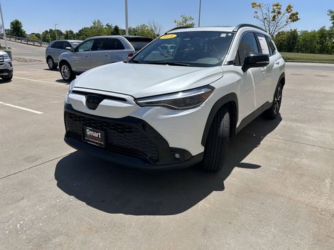 Used 2025 Toyota Corolla Cross AWD Hybrid w/ Convenience Package image 3