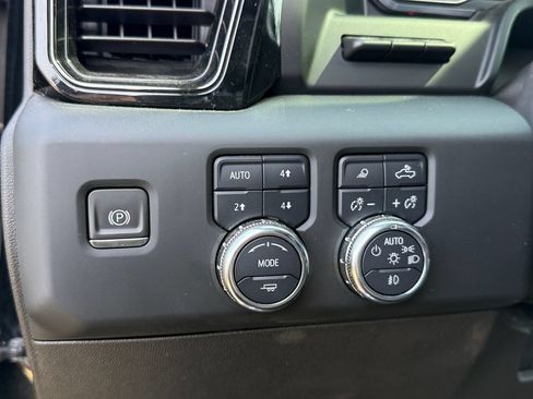 Used 2024 GMC Sierra 2500 AT4X AWD/4WD image 19