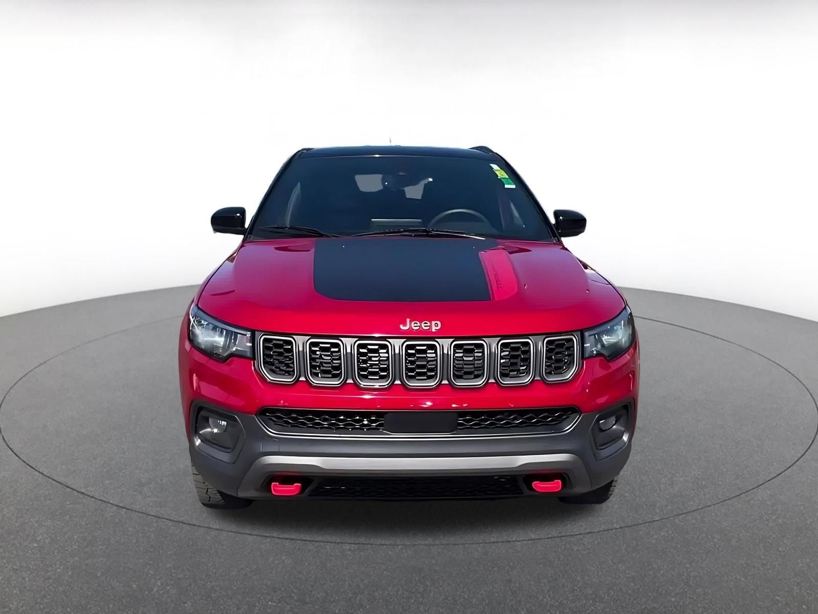 Used 2025 Jeep Compass Trailhawk AWD/4WD image 4