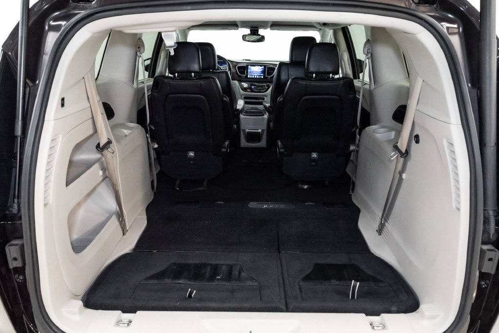 Used 2017 Chrysler Pacifica Touring-L FWD image 31