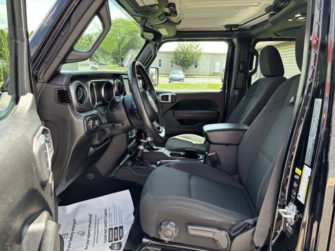Used 2023 Jeep Gladiator Sport AWD/4WD image 12
