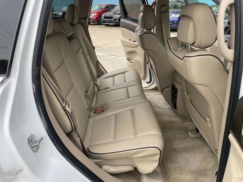 Used 2017 Jeep Grand Cherokee Overland w/ Jeep Active Safety Group AWD/4WD image 27