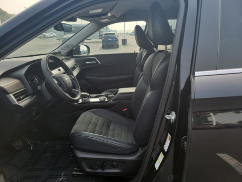 Used 2025 Mitsubishi Outlander SE AWD/4WD image 16
