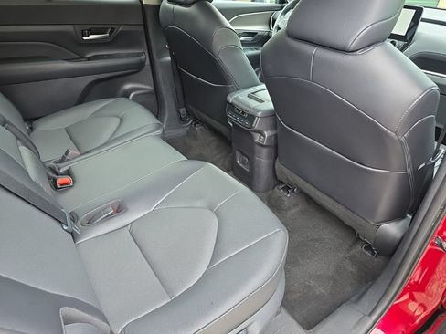 Certified 2024 Toyota Grand Highlander AWD image 18