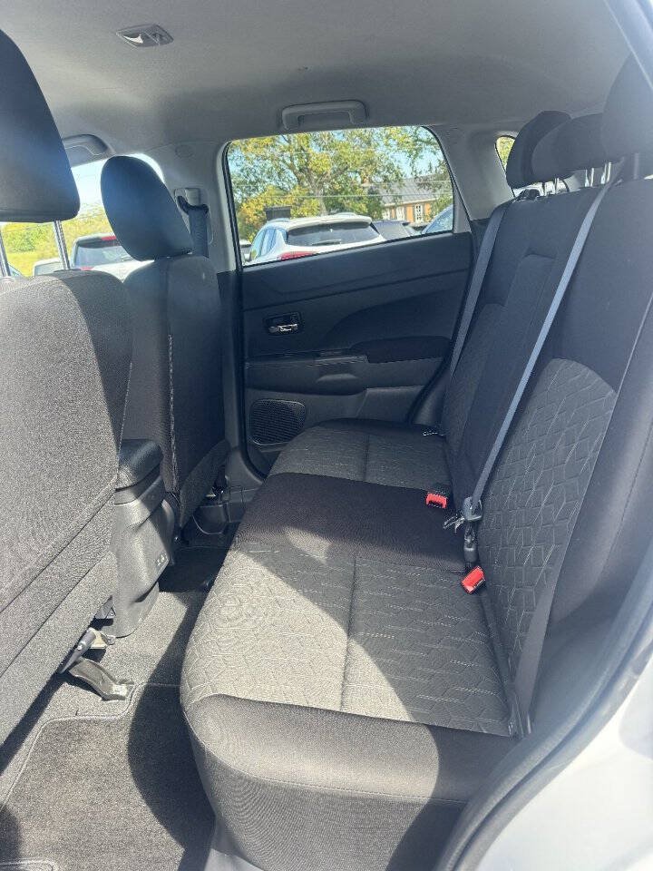 Used 2025 Mitsubishi Outlander Sport LE AWD/4WD image 7