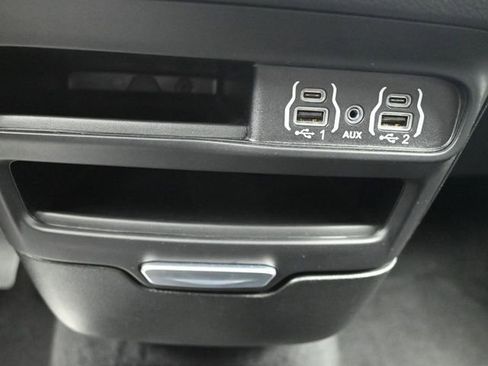 Used 2025 Chrysler Pacifica Select FWD image 20