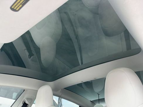 Used 2022 Tesla Model 3 RWD image 7