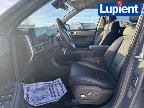 Used 2025 Hyundai Santa Fe SEL image 13