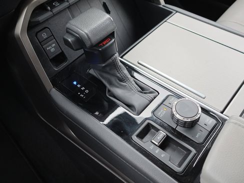 Used 2023 Toyota Sequoia Limited image 26