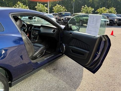 Used 2012 Ford Mustang GT Premium w/ Electronics Pkg RWD image 21