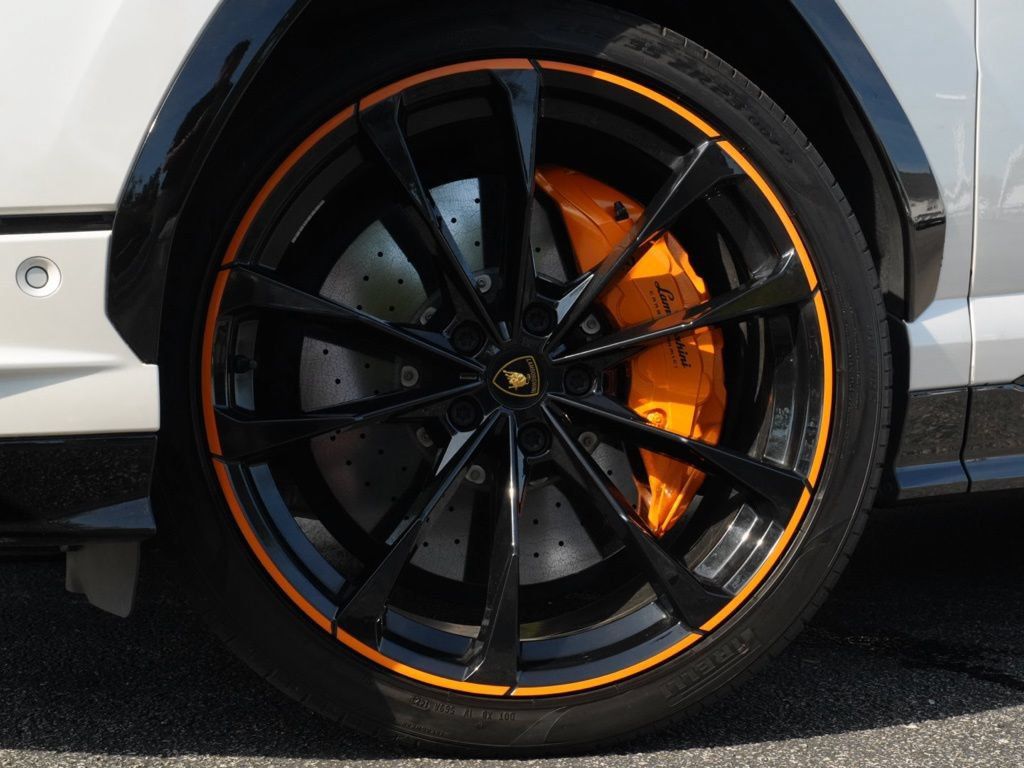 Used 2023 Lamborghini Urus S AWD/4WD image 3