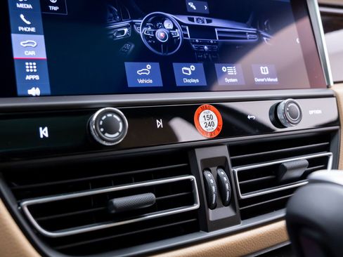 New 2026 Porsche Macan image 27