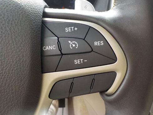 Used 2015 Jeep Grand Cherokee Overland w/ Trailer Tow Group IV image 14