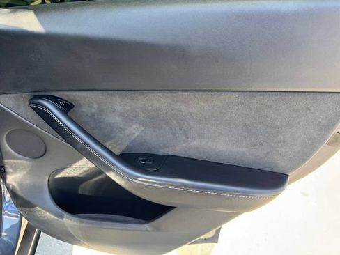 Used 2022 Tesla Model Y Performance AWD/4WD image 9