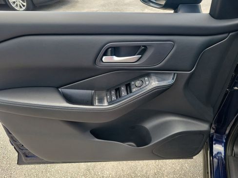 Used 2025 Nissan Rogue SV FWD image 13