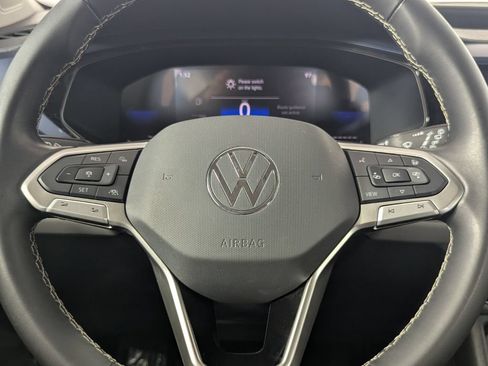 Used 2024 Volkswagen Taos SE FWD image 16