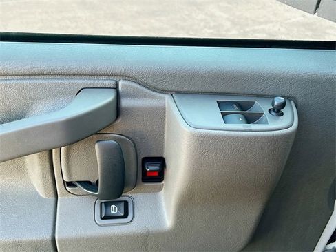 Used 2024 GMC Savana 2500 w/ Driver Convenience Package image 9