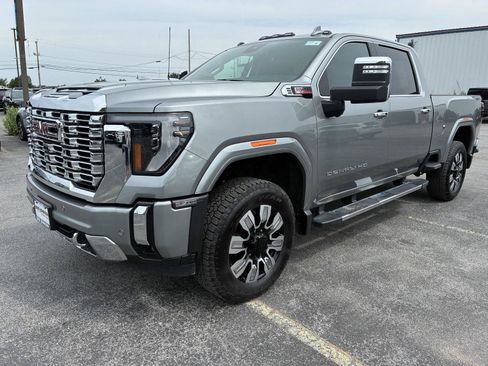 Used 2025 GMC Sierra 2500 Denali AWD/4WD image 4