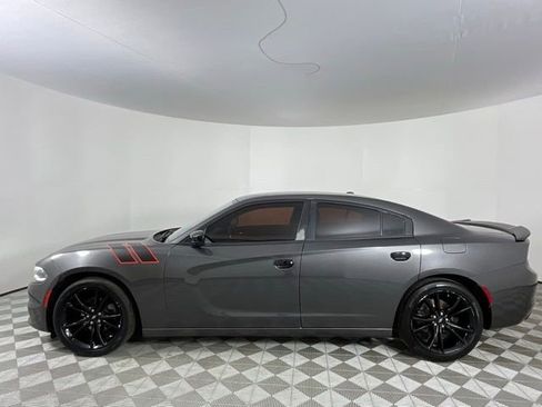 Used 2018 Dodge Charger SXT w/ Blacktop Package image 9