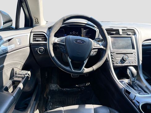 Used 2016 Ford Fusion Titanium image 16
