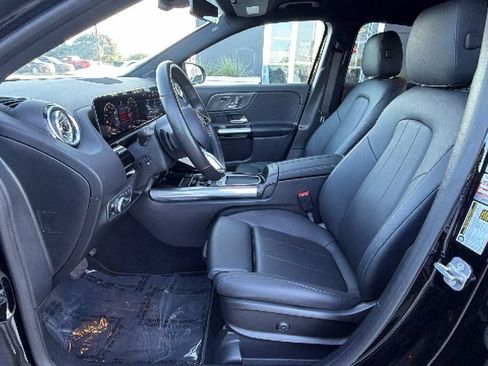 Used 2025 Mercedes-Benz GLA 250 4MATIC w/ Winter Package image 12