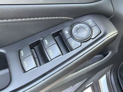 Used 2023 Chevrolet Traverse LT w/ LT Premium Package AWD/4WD image 26