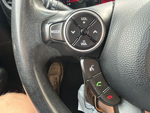 Used 2014 Kia Soul FWD image 18