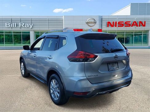 Used 2019 Nissan Rogue SV image 3
