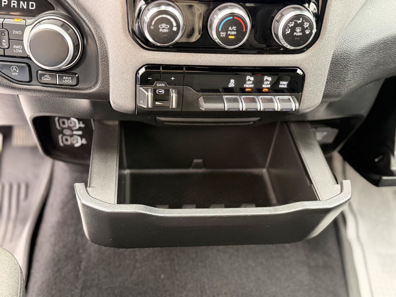 Used 2025 RAM 1500 Warlock AWD/4WD image 31