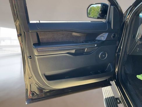 Used 2018 Ford Expedition Limited w/ Equipment Group 302A AWD/4WD image 20