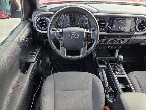 Used 2019 Toyota Tacoma TRD Sport image 11