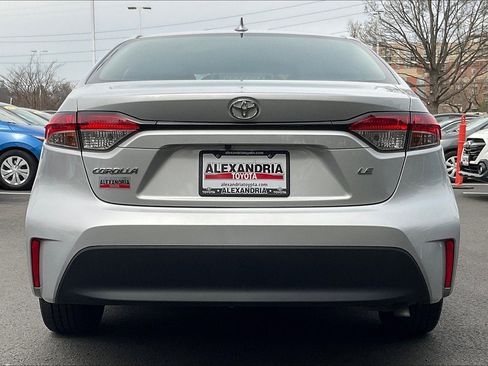 Used 2023 Toyota Corolla LE FWD image 4