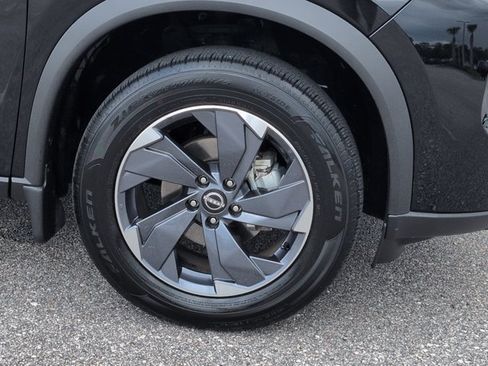Certified 2026 Nissan Rogue SV FWD image 11