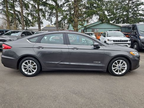 Used 2019 Ford Fusion SE image 8