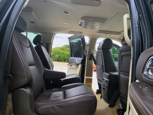 Used 2010 Cadillac Escalade ESV Platinum RWD image 24