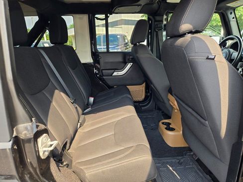 Used 2015 Jeep Wrangler Unlimited Sahara w/ Connectivity Group image 8