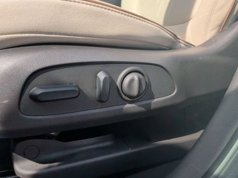 Used 2025 Buick Encore GX Avenir w/ Avenir Convenience Package FWD image 14