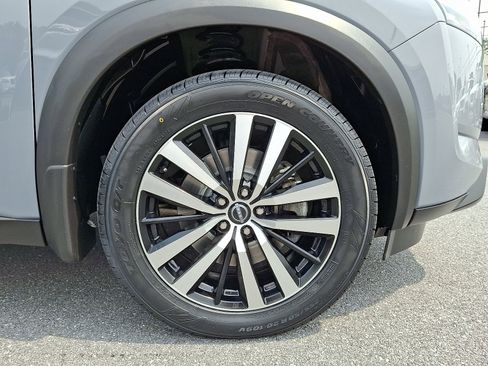 Certified 2023 Nissan Pathfinder Platinum w/ Black Appearance Package image 9