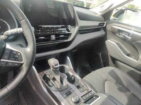 Used 2022 Toyota Highlander Limited AWD/4WD image 27