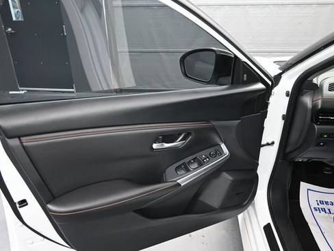 Used 2024 Nissan Sentra SR w/ SR Premium Package FWD image 9