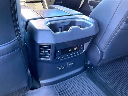 Used 2025 Toyota Sequoia Platinum image 29