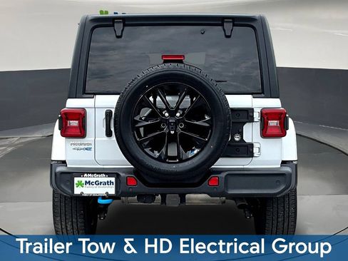 Used 2022 Jeep Wrangler Unlimited Sahara w/ Dual Top Group AWD/4WD image 7