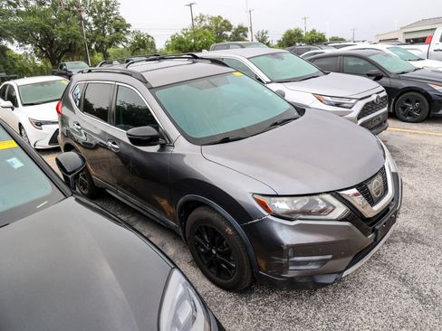 Used 2017 Nissan Rogue SV w/ Midnight Edition FWD image 7