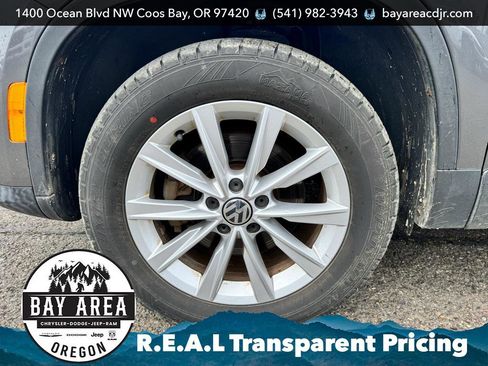 Used 2017 Volkswagen Tiguan Limited w/ Premium Package image 10