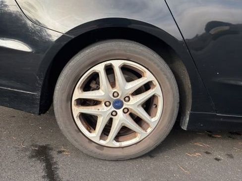 Used 2016 Ford Fusion SE w/ Equipment Group 202A image 25