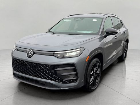 New 2026 Volkswagen Tiguan SE R-Line AWD/4WD image 3