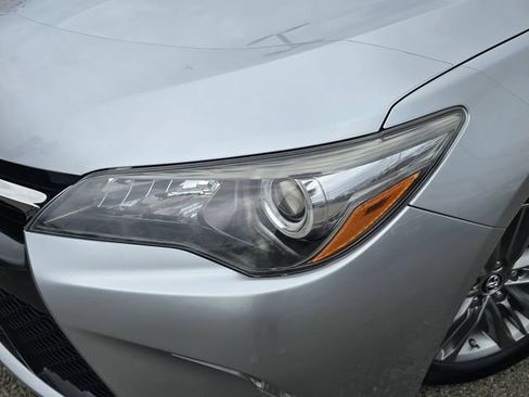 Used 2017 Toyota Camry SE w/ Moonroof Package FWD image 24